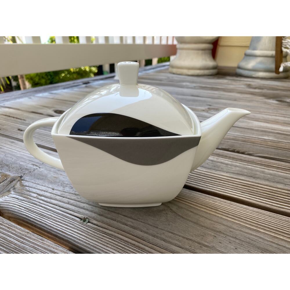 Vintage Mikasa Charisma Wave Teapot, Bone China, Black & White Contemporary 2002 - Picture 2 of 9